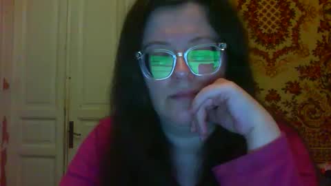 Snapshot of webgirl2 chatting on November 27, 3:14 pm Marina online show from November 27, 3:14 pm