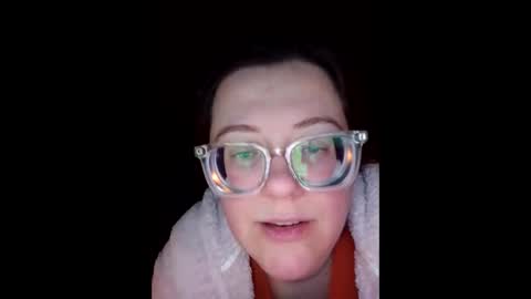 Snapshot of webgirl2 chatting on February 3, 6:24 pm Marina online show from February 3, 6:24 pm