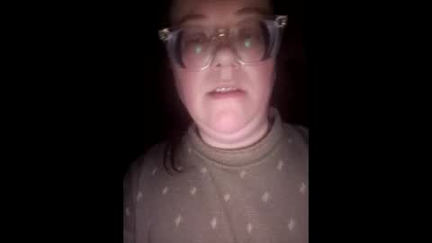 Snapshot of webgirl2 chatting on February 15, 12:29 am Marina online show from February 15, 12:29 am