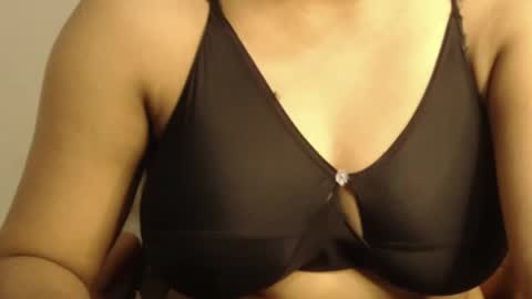 Snapshot of webshowxxx chatting on April 3, 10:41 pm mina online show from April 3, 10:41 pm