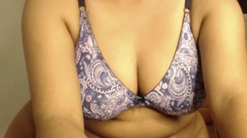 Snapshot of webshowxxx chatting on April 9, 7:41 pm mina online show from April 9, 7:41 pm