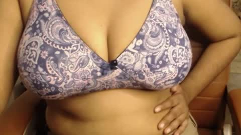 Snapshot of webshowxxx chatting on April 12, 4:01 pm mina online show from April 12, 4:01 pm