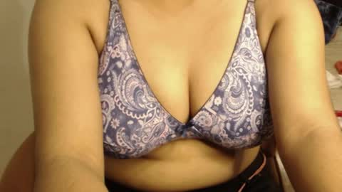 Snapshot of webshowxxx chatting on April 16, 2:29 pm mina online show from April 16, 2:29 pm