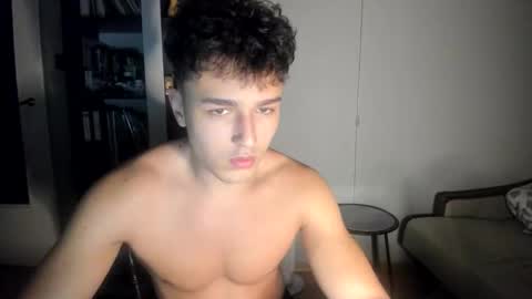 wee_willy_winky online show from June 10, 11:24 pm