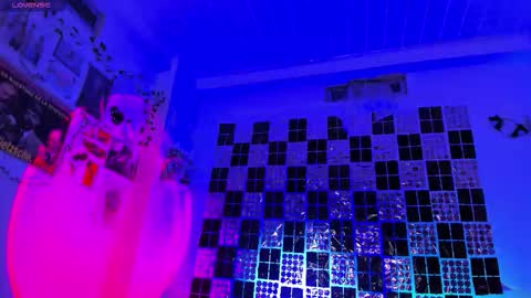 Snapshot of weed420moni chatting on March 26, 5:24 am weed420moni online show from March 26, 5:24 am