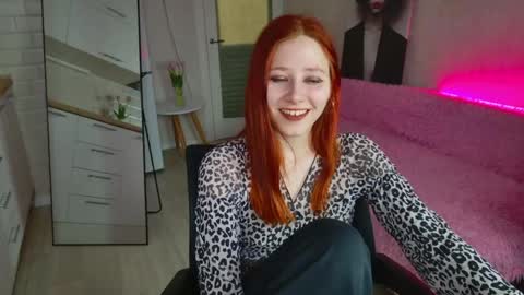 Weisser moon online show from April 3, 5:05 am