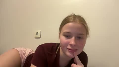 Snapshot of wekittycluby chatting on October 21, 4:51 pm kite and joe3 online show from October 21, 4:51 pm