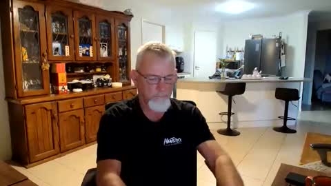 Snapshot of wellhelloo chatting on May 7, 7:14 am Wellhelloo online show from May 7, 7:14 am