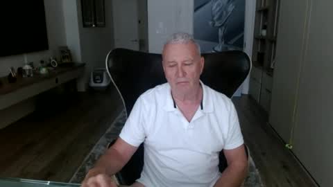 Snapshot of wellmi chatting on July 5, 7:21 pm Exhibitionist online show from July 5, 7:21 pm