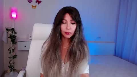 Snapshot of wendifoster chatting on November 21, 6:39 pm Wendi Foster online show from November 21, 6:39 pm