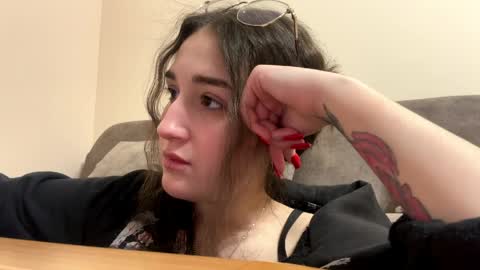 Snapshot of wendolynmusil chatting on April 22, 2:51 pm Anna online show from April 22, 2:51 pm