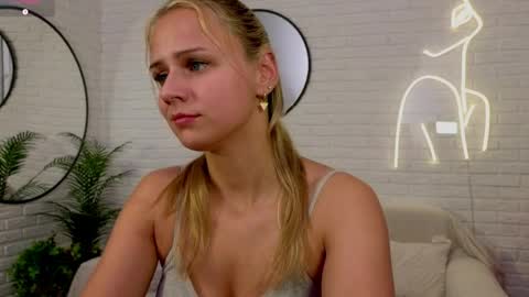 Im Wendy online show from March 31, 9:04 pm