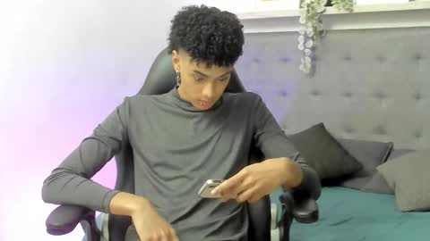 WES online show from February 5, 3:38 pm