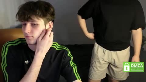 Snapshot of wesides chatting on April 3, 8:40 pm Dima and Alex online show from April 3, 8:40 pm