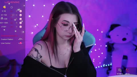 little girl who is always rightLisa online show from December 10, 2:27 am