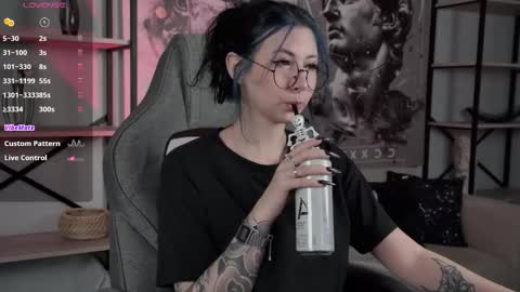 Snapshot of wesleegray chatting on November 19, 1:49 am little girl who is always rightLisa online show from November 19, 1:49 am