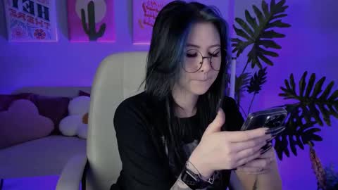 Snapshot of wesleegray chatting on January 12, 1:11 am little girl who is always rightLisa online show from January 12, 1:11 am