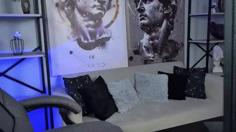 Snapshot of wesleegray chatting on February 16, 1:24 am little girl who is always rightLisa online show from February 16, 1:24 am