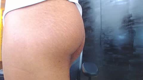 Wesley Rogger online show from October 8, 6:27 pm