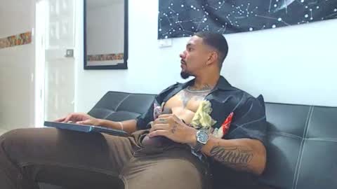 Wesley Rogger online show from November 5, 10:21 pm