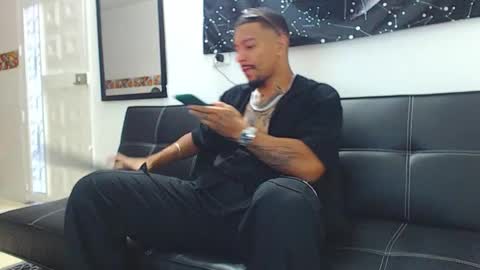 Wesley Rogger online show from November 29, 10:35 pm