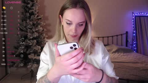 Snapshot of wet_lana chatting on December 7, 5:31 pm Lana online show from December 7, 5:31 pm