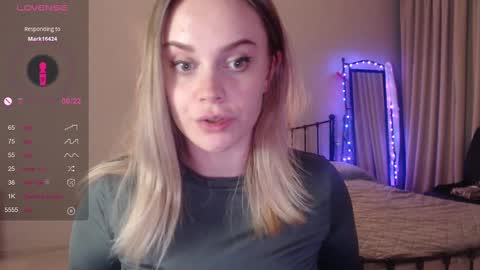 Snapshot of wet_lana chatting on February 20, 8:03 pm Lana online show from February 20, 8:03 pm