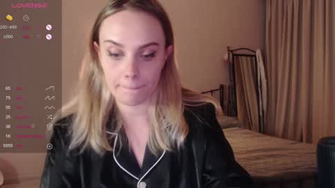 Snapshot of wet_lana chatting on February 25, 8:19 pm Lana online show from February 25, 8:19 pm