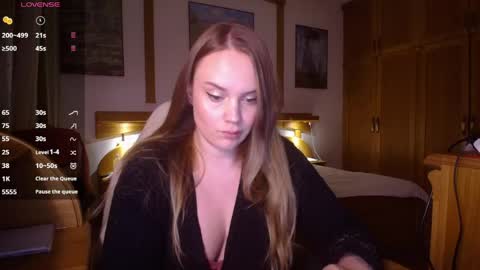 Lana online show from May 10, 8:14 pm