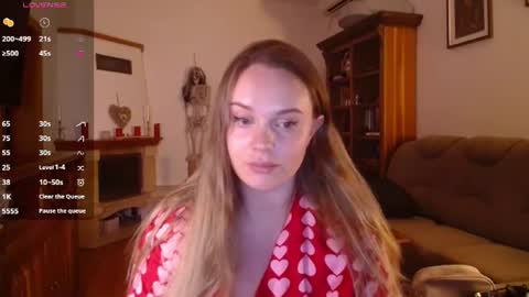 Snapshot of wet_lana chatting on June 28, 7:42 pm Lana online show from June 28, 7:42 pm