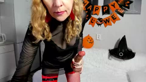 Snapshot of wet_milff chatting on October 31, 7:20 am Alise online show from October 31, 7:20 am