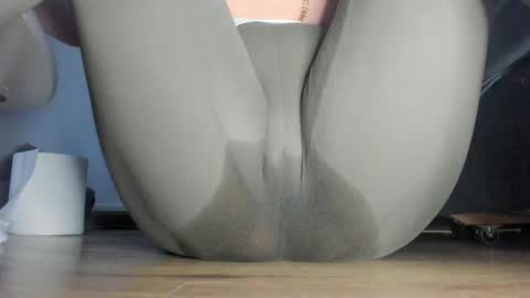 wet_pants2022 online show from May 16, 9:46 pm