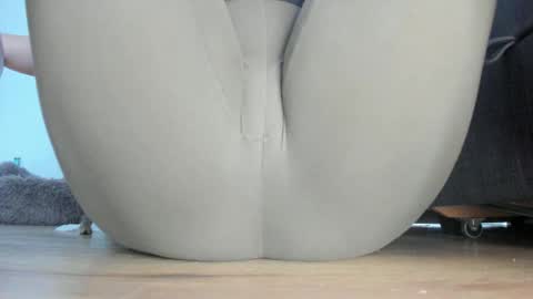 wet_pants2022 online show from May 19, 10:43 am