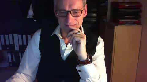 Snapshot of wetsuitedman chatting on December 26, 3:20 pm Franz online show from December 26, 3:20 pm