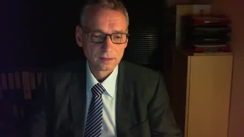 Snapshot of wetsuitedman chatting on January 9, 6:04 pm Franz online show from January 9, 6:04 pm