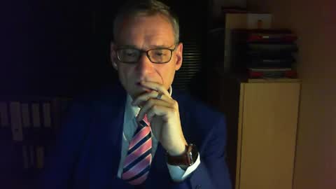 Snapshot of wetsuitedman chatting on January 18, 5:10 am Franz online show from January 18, 5:10 am