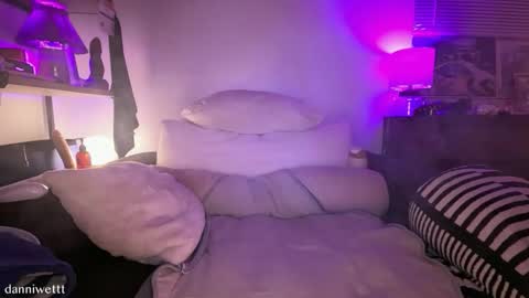 danni online show from November 7, 2:44 am