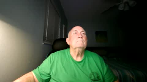 Snapshot of wfs2946 chatting on October 24, 12:08 am wfs2946 online show from October 24, 12:08 am