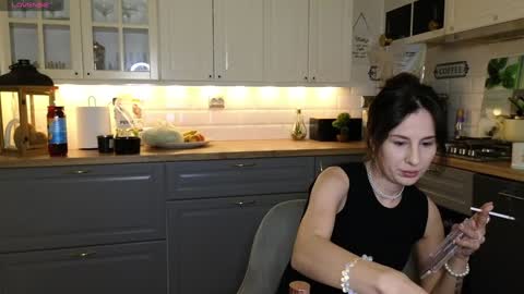 Snapshot of whats_her_name chatting on January 14, 11:42 am Victoria Maria online show from January 14, 11:42 am
