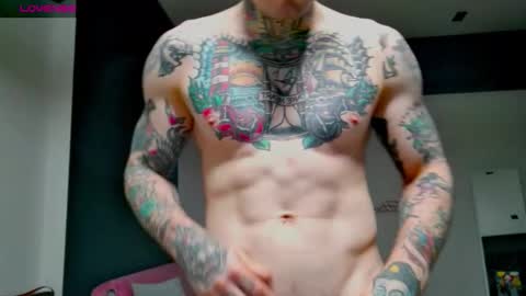 Snapshot of white_king999 chatting on October 31, 4:02 am Max online show from October 31, 4:02 am