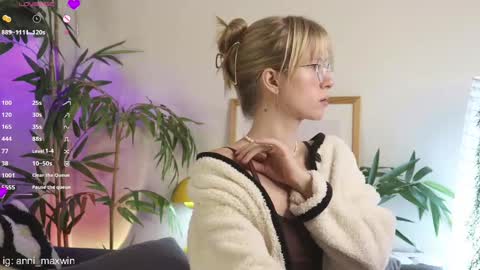 Snapshot of whiteanni chatting on February 20, 2:40 am Anita online show from February 20, 2:40 am