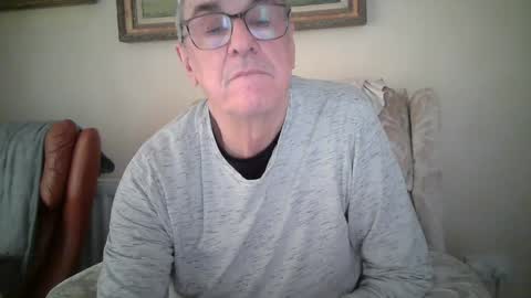 whitebriefs009 online show from May 14, 9:38 am