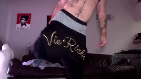 Snapshot of whitechocalate91 chatting on December 3, 7:33 pm just str8 stud nut 1000 online show from December 3, 7:33 pm