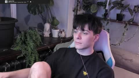 Gus online show from December 18, 6:25 pm