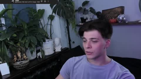 Gus online show from November 25, 8:53 pm