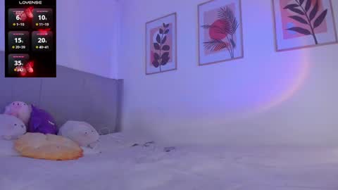 Snapshot of whitekatze chatting on December 3, 11:13 pm Kitty online show from December 3, 11:13 pm