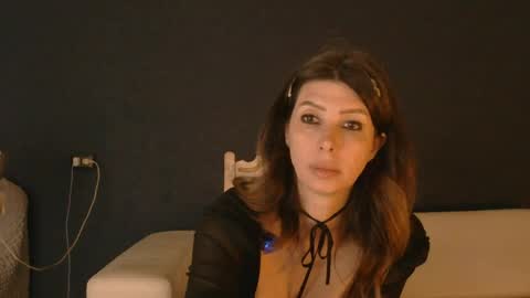 White Queen online show from May 17, 6:04 pm