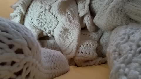 whitesweater online show from February 2, 6:23 am