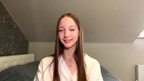 Snapshot of whitneyasp chatting on October 20, 7:53 am Luna Vale online show from October 20, 7:53 am