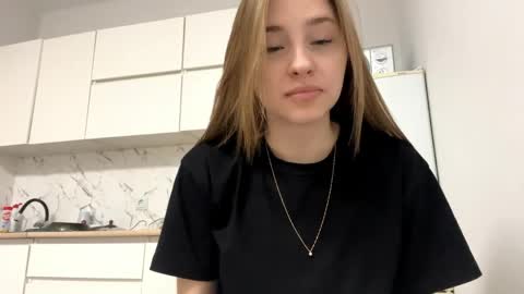 Vicky online show from March 27, 9:25 pm